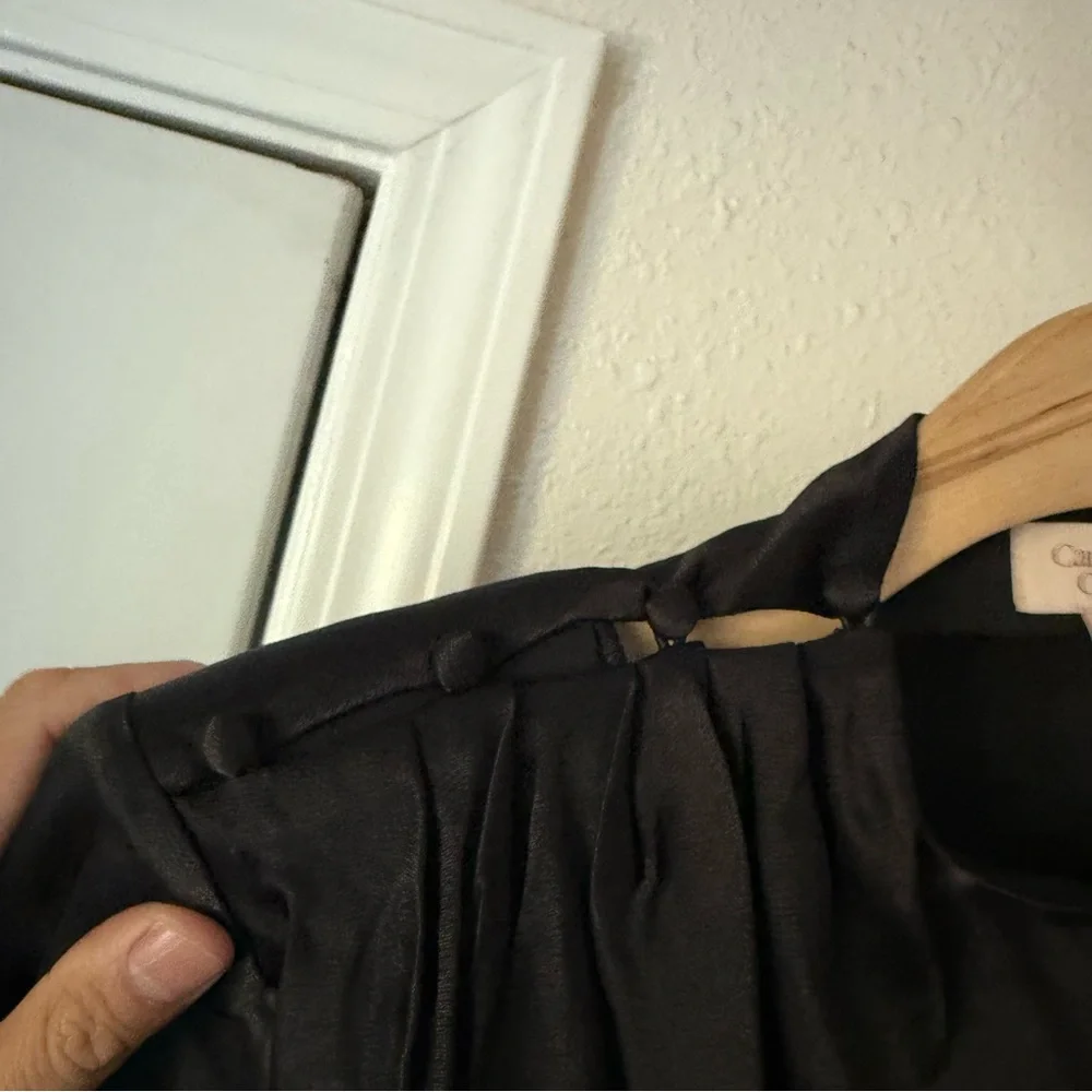 CAMILA COELHO‎ black satin viscose strong padded shoulder cropped tie back top